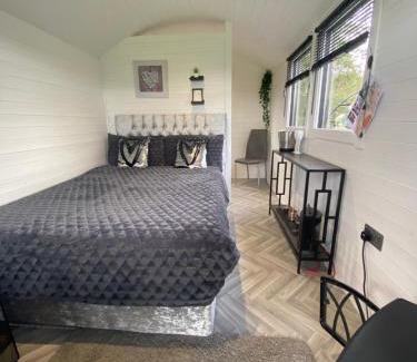 Armoy Otro | Little lake lodge