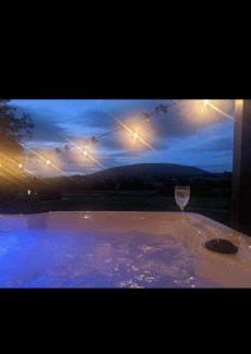 Armoy Otro | Little lake lodge