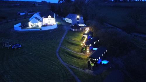 Armoy Otro | Little lake lodge