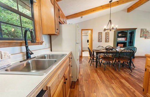 Wears Valley Cabina | Little Little 2 Bedroom Cabin by RedAwning