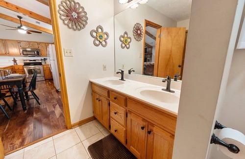 Wears Valley Cabina | Little Little 2 Bedroom Cabin by RedAwning