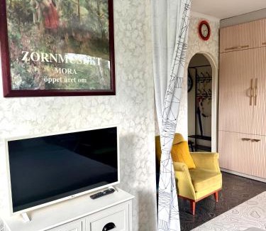 Narva Apartamento | LITTLE LONDON boutique apartment with Netflix, top location in Old Town