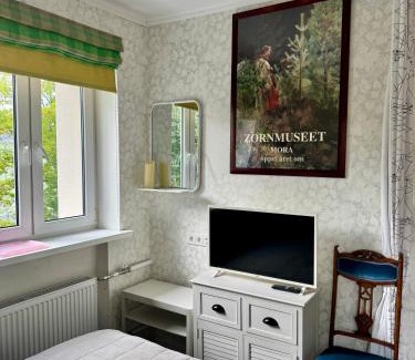 Narva Apartamento | LITTLE LONDON boutique apartment with Netflix, top location in Old Town