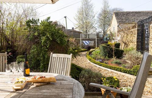 Sherston Casa | Little Maunditts Cottage - quiet location in charming Cotswold village