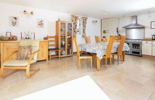 Sherston Casa | Little Maunditts Cottage - quiet location in charming Cotswold village