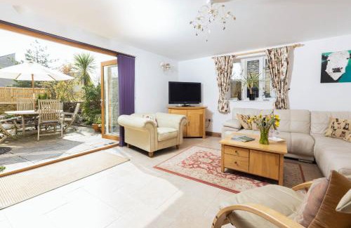 Sherston Casa | Little Maunditts Cottage - quiet location in charming Cotswold village