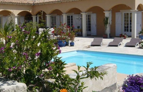 Arles Apartamento | Pequeño paraíso cerca de Arles, en Provenza, gran terraza y piscina