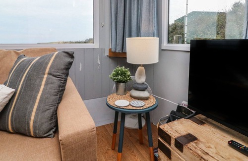 Hartland Casa | LITTLE PUFFINS, pet friendly, country holiday cottage in Hartland