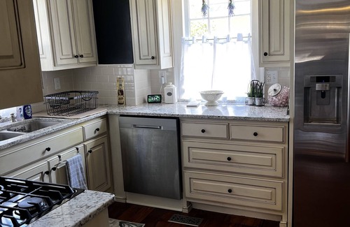 New Bern Casa | Little Queen on Craven
