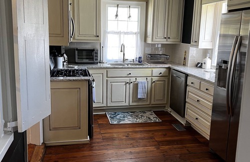 New Bern Casa | Little Queen on Craven