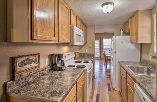 Heber Springs Cabina | Little Red River Cabin: 1 Mi to Sugarloaf Mtn!