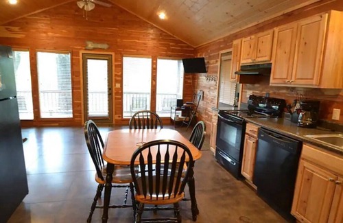 Heber Springs Cabina | Little Red River Front Cabin