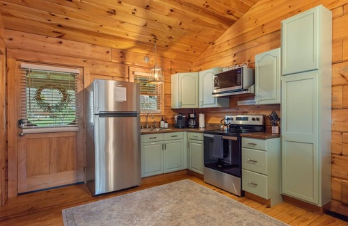 Townsend Cabina | Little River Cabin - Riverfront, 1 mile from GSMNP - Romantic Getaway!