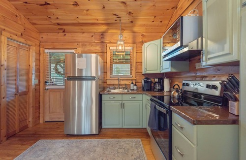 Townsend Cabina | Little River Cabin - Riverfront, 1 mile from GSMNP - Romantic Getaway!