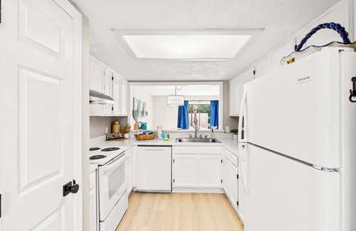 Little River Condominio | Little River Condo | Renovated + Near Beach