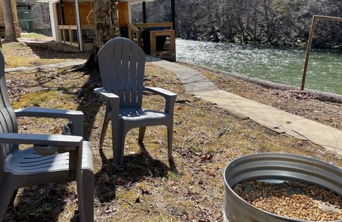 Walland Cabaña | Little River Cottage, Pavilion, & Outdoor Paradise