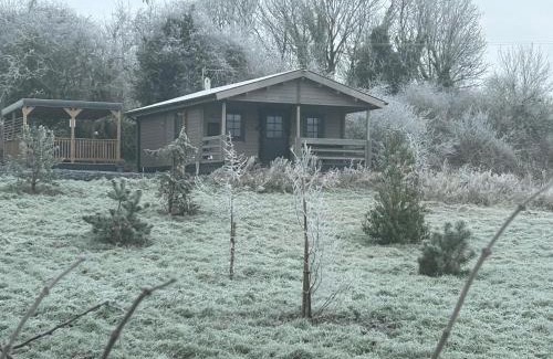 Tudenham Apartamento | LITTLE ROCK RETREAT Log Cabin with Hot Tub