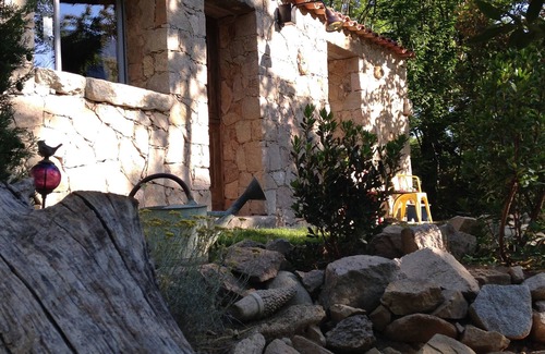 Ucciani Casa | OVEJAS POCO DE PIEDRA TÍPICA