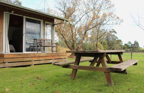 Drouin West Casa | Little Sherwood Drouin Petting Zoo & Cottages
