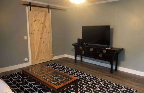 Henderson Casa | Little Stone Cottage close to everything!!