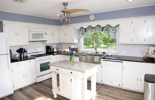Pineville Otro | Country Farmhouse en Little Sugar Creek cerca de Elk River y NW Arkansas.