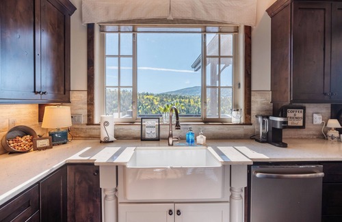 Cripple Creek Casa | Little Topsey Modern Mountain Cabin - Custom Home - Hot Tub - Mountain Views