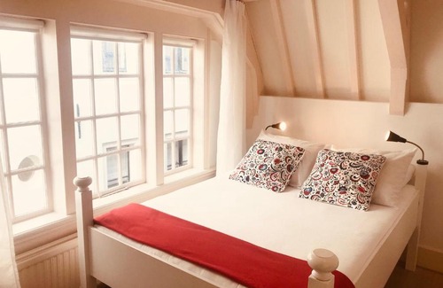 Burgwallen Nieuwe Zijde Casa | Little Tulip