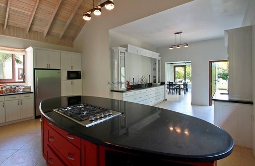 Orange Bay Villa | FRENTE AL ESTILO BALINÉS! ¡PISCINA! ¡PERSONAL! Puestas de sol! Aguas poco Negril 4BR