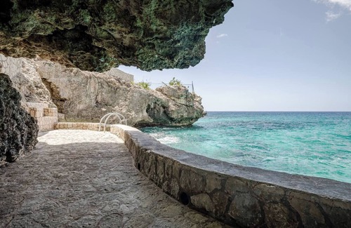 West End Villa | Little Waters on The Cliff - Simply Exceptional