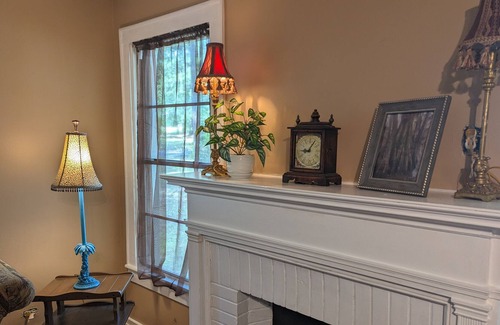 Springhill Casa | Little White House on Dennis Street