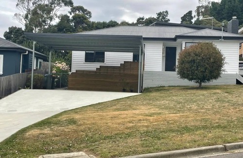 Riverside Casa | Little White House on Ecclestone close to city centre and Tamar Valley Wineries!