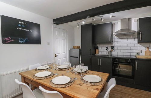 Chippenham Cabaña | LITTLE WICK, pet friendly, character holiday cottage in Lacock