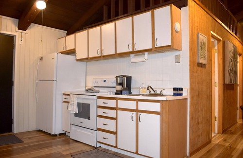 Albrightsville Cabina | Little Woodsy Lodge in the Poconos - Cozy Cabin Retreat with Hot Tub