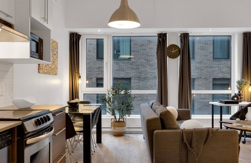 Downtown Montreal Apartamento | Liv MTL* 50% Off * Downtown 304 Luxury Studio Oasis | Relaxed Getaway + Spacious + Office + Pets Stay Free!