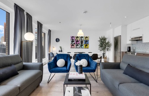 Downtown Montreal Apartamento | Liv MTL* 60% Off * Downtown 503 Upscale 3BR Duplex | Large Family Retreat + Private Oasis Rooftop + Office + Pets Stay Free!
