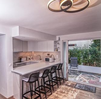 Voula Casa | LIVAS Athens Voula garden bungalow