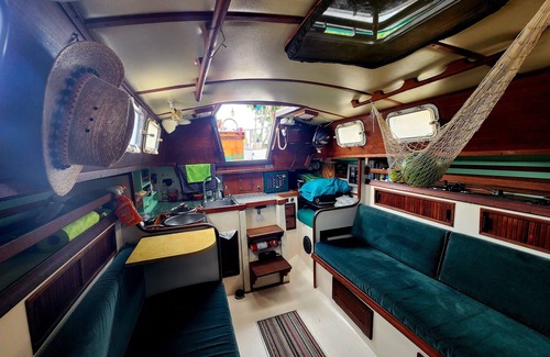 Puerto Aventuras Alquiler De Eote | Live and Sleep like a Pirate on a 32 feet Sailboat