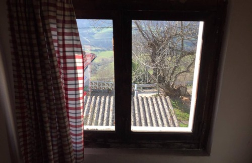 Salas Municipality Casa | Vive Asturias en casa de aldea, buhardilla típica