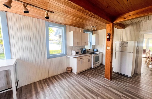 Gananoque Cabaña | Live at the St Lawrence river on your family friendly private island