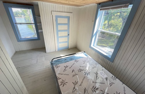 Gananoque Cabaña | Live at the St Lawrence river on your family friendly private island