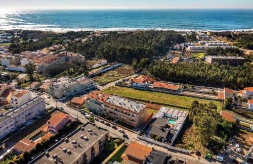 Madalena Apartamento | Live, Laugh, Love Beach Guest Home with AC
