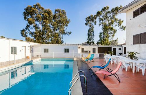 Madalena Apartamento | Live, Laugh, Love Beach Guest Home with AC