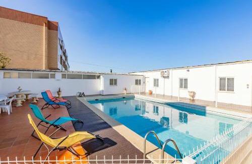 Madalena Apartamento | Live, Laugh, Love Beach Guest Home with AC