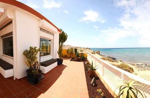 Bahia Calma Casa | Vive como una estrella de Hollywood: ¡Propiedad de playa espectacular!