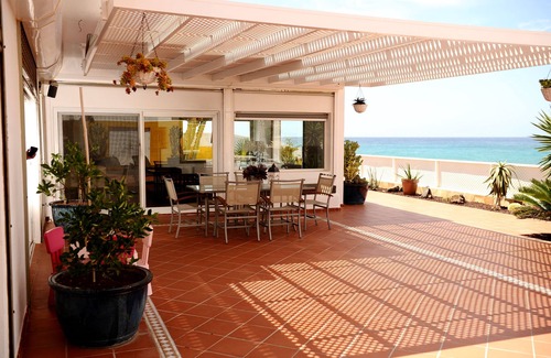 Bahia Calma Casa | Vive como una estrella de Hollywood: ¡Propiedad de playa espectacular!