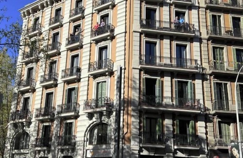 Sant Antoni Apartamento | Live Like a Local in Central Barcelona – 3BR Apartment with Balconies