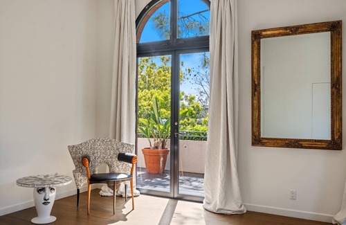 Beverly Hills Villa | Vive como una estrella en este lujo COMPLETAMENTE atendido Beverly Hills Villa, 4BR + / 5B