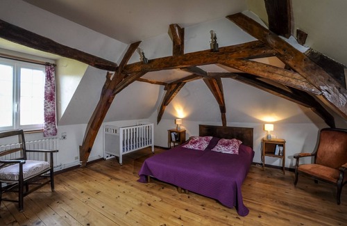 Ligny-le-Ribault Casa | Vive como un hombre del bosque con tu familia