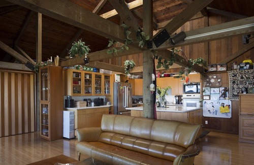 Waialae Iki Ridge Casa | Vivo Local de Redwood Pole house panaramic Ocean views tranquila convenien nbrhood