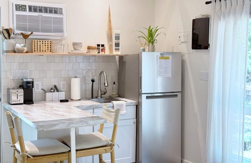 Southern Shores Apartamento | Live Oak Cottage - 'tiny house' / walk to beach